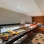 Отель Catalonia Plaza Mayor