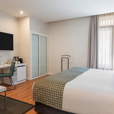 Catalonia Plaza Mayor 4*