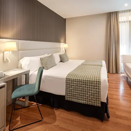 Catalonia Plaza Mayor מלון