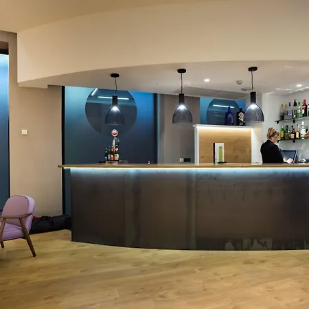 מלון Catalonia Plaza Mayor 4*