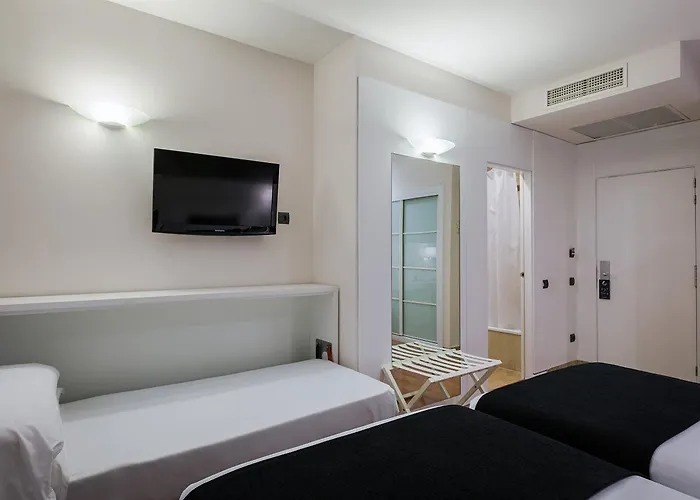 Catalonia Plaza Mayor Hotell 4*