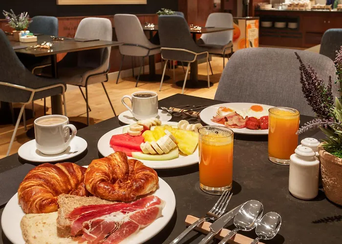 מלון Catalonia Plaza Mayor 4*