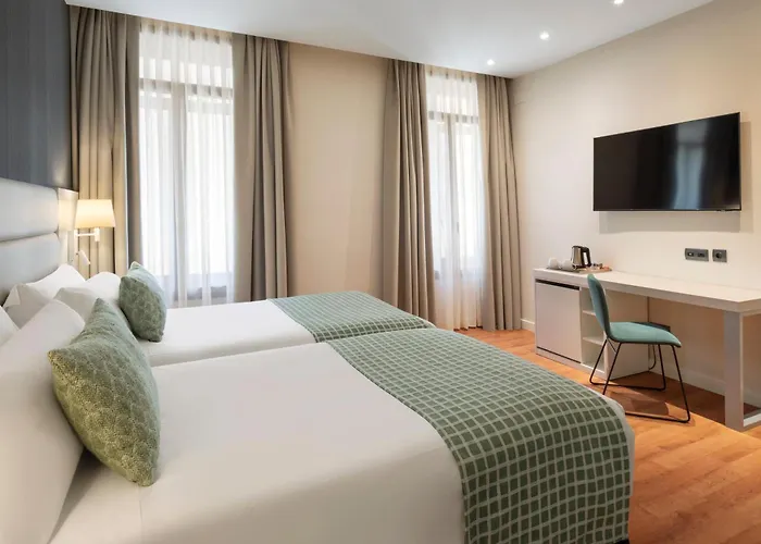 Catalonia Plaza Mayor 4*