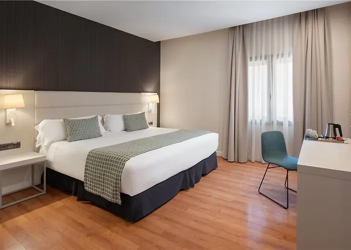 Catalonia Plaza Mayor Hotell